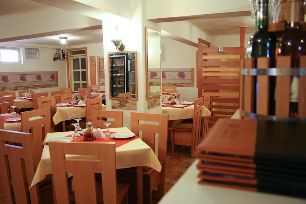Pension Varadia Орадя Экстерьер фото