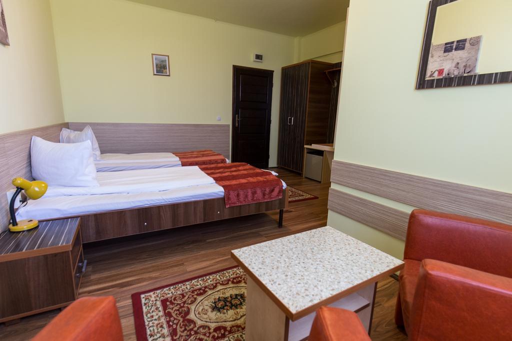 Pension Varadia Орадя Экстерьер фото