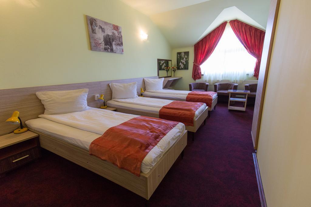 Pension Varadia Орадя Экстерьер фото