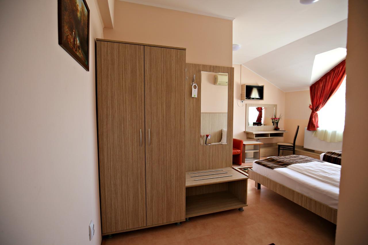 Pension Varadia Орадя Экстерьер фото