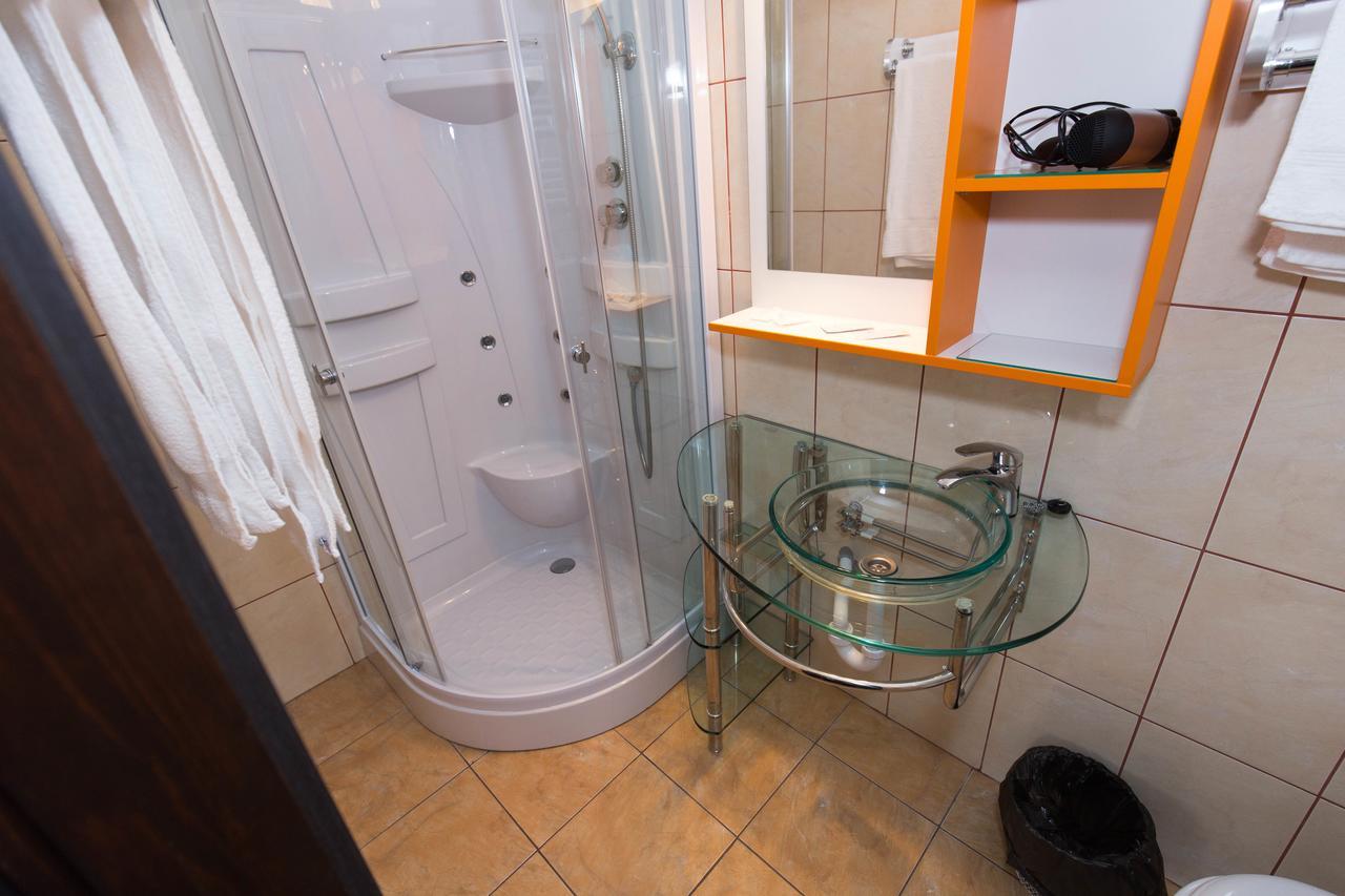 Pension Varadia Орадя Экстерьер фото